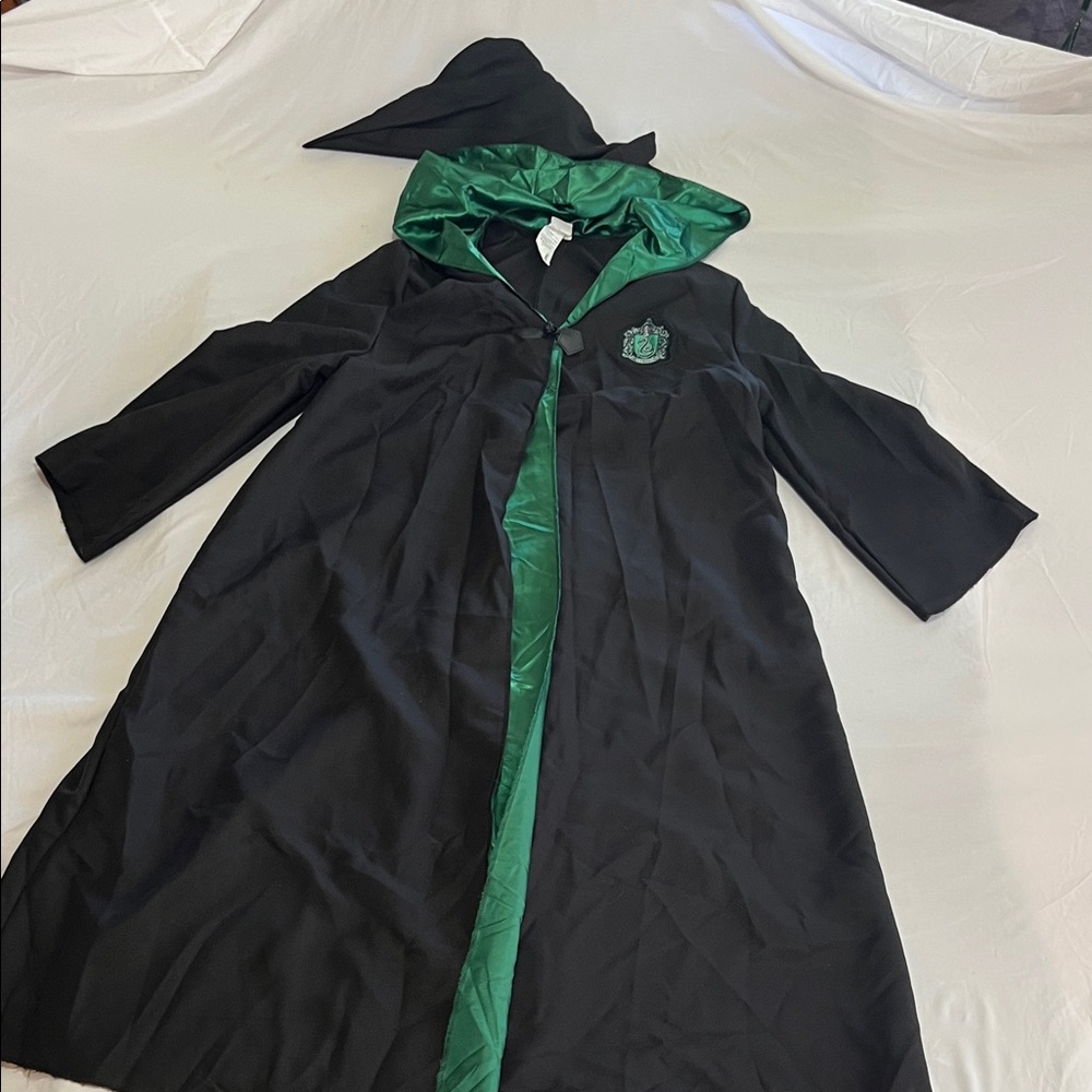 The Wizarding World of Harry Potter ADULT size M.